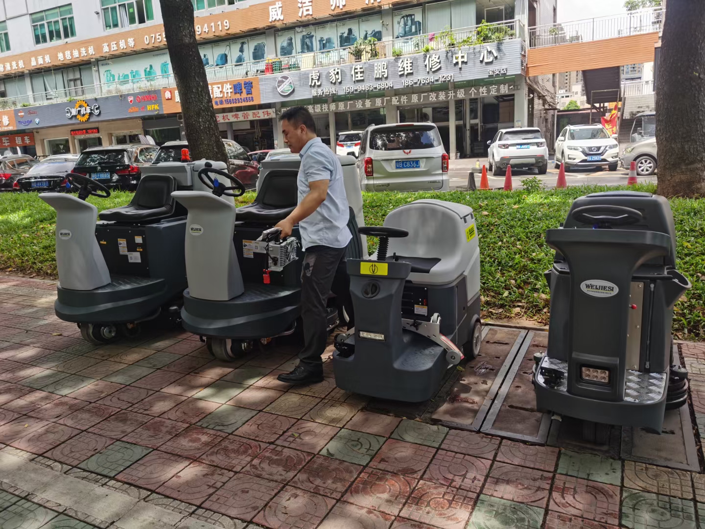 電動(dòng)洗地機的優(yōu)點(diǎn)有哪些