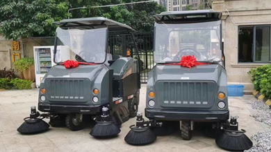 駕駛式掃地車(chē)功能特點(diǎn)及注意事項