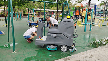 電動(dòng)洗地機遇到狀況如何解決