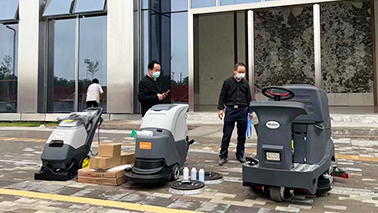 駕駛式掃地車(chē)、電動(dòng)洗地機助力深圳抗疫